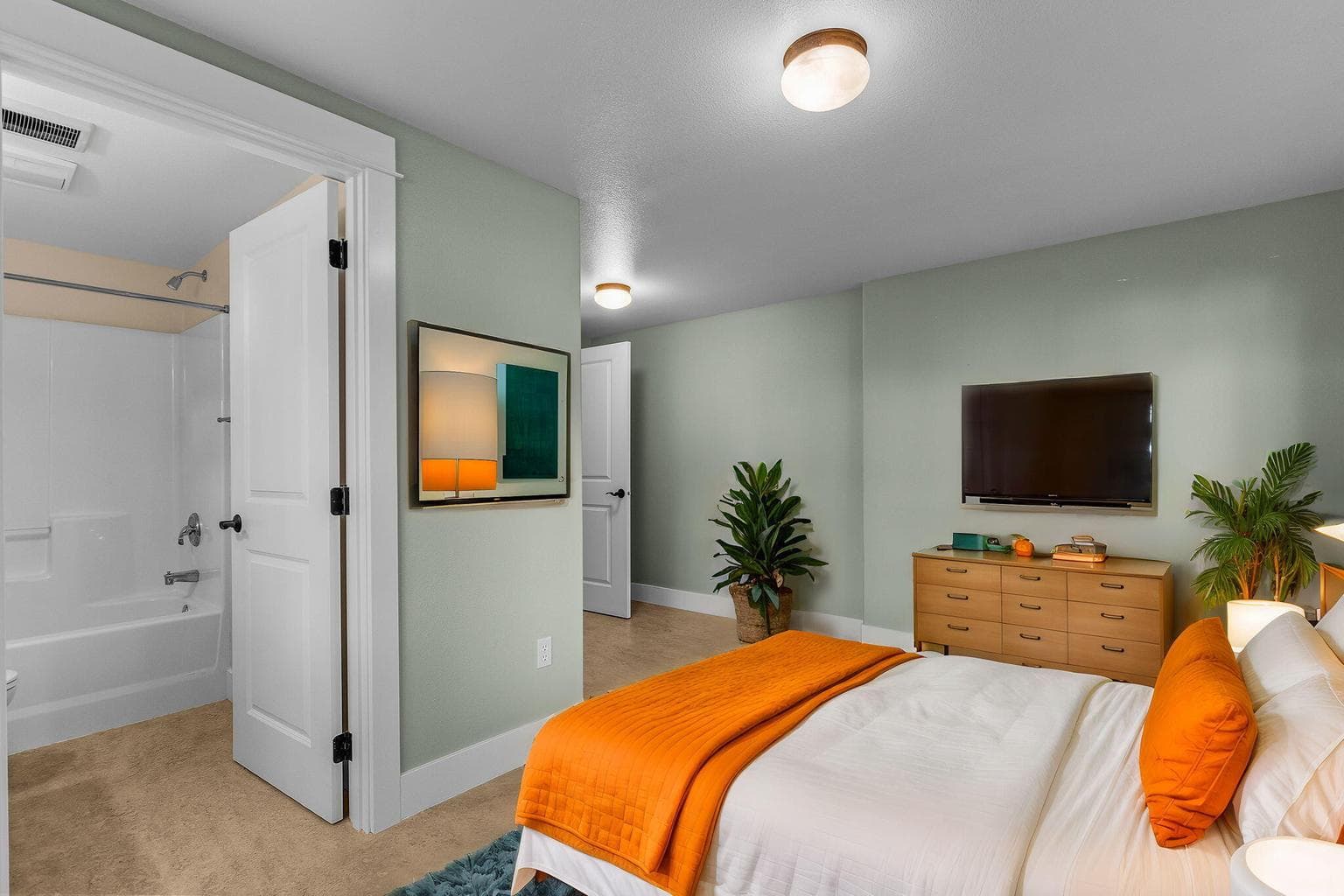 Lower level guest suite 2