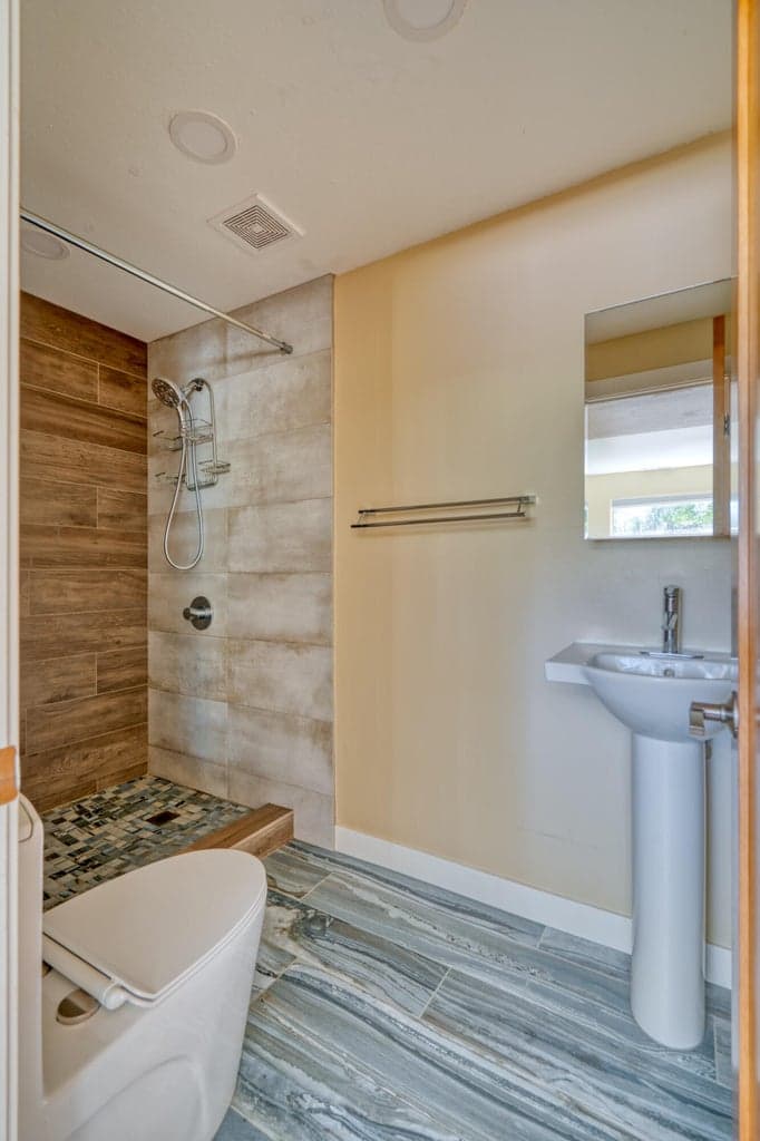 Photo of 1585 NW 59th Street 61 of 85