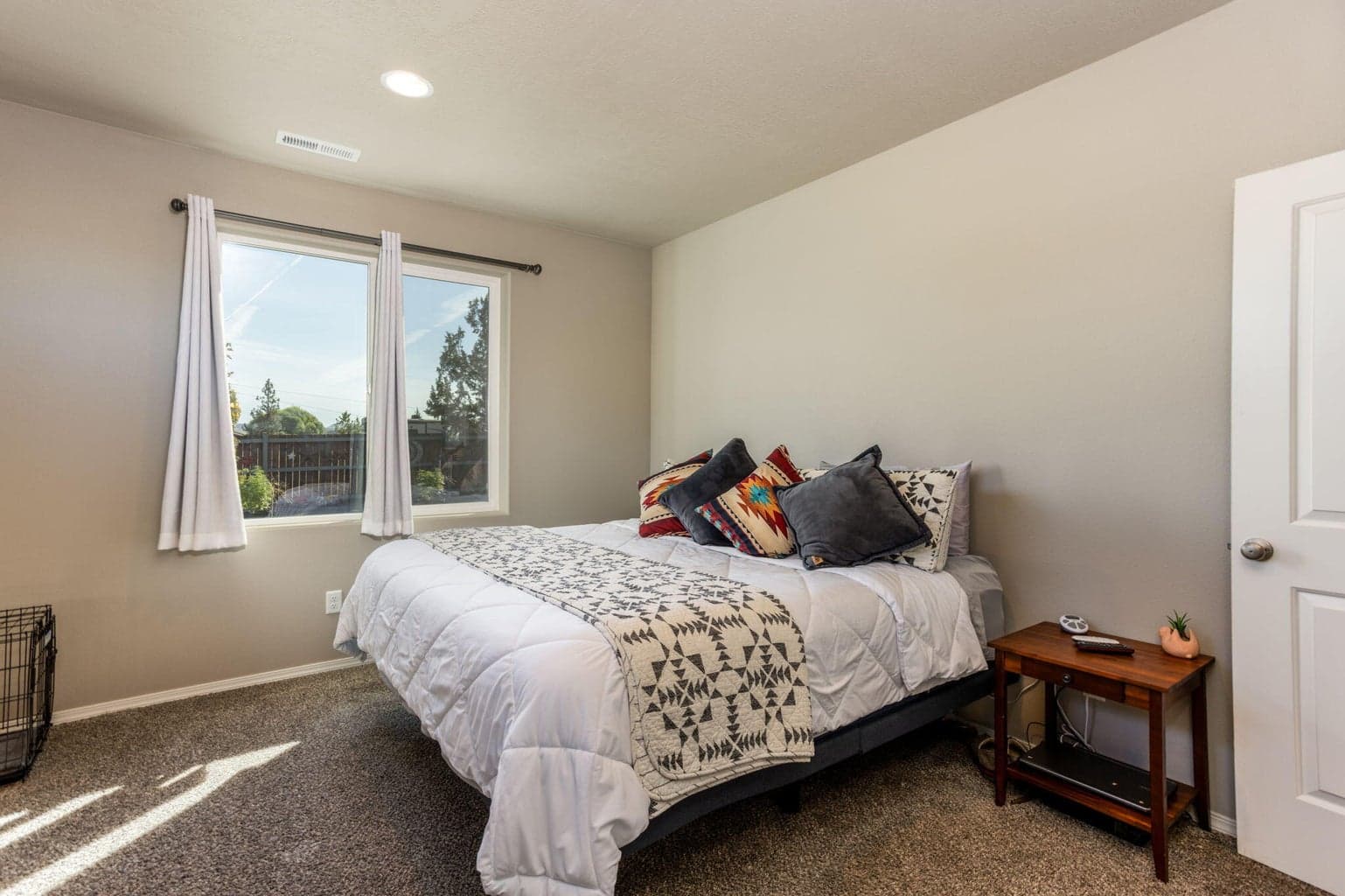 Photo of 805 SE Dacotah Court 12 of 34