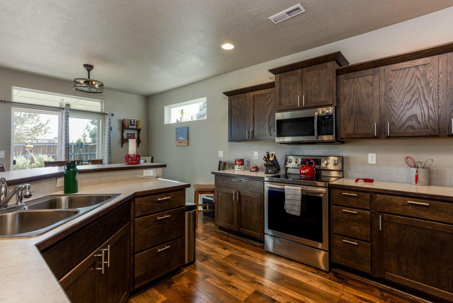 Photo of 805 SE Dacotah Court 8 of 34
