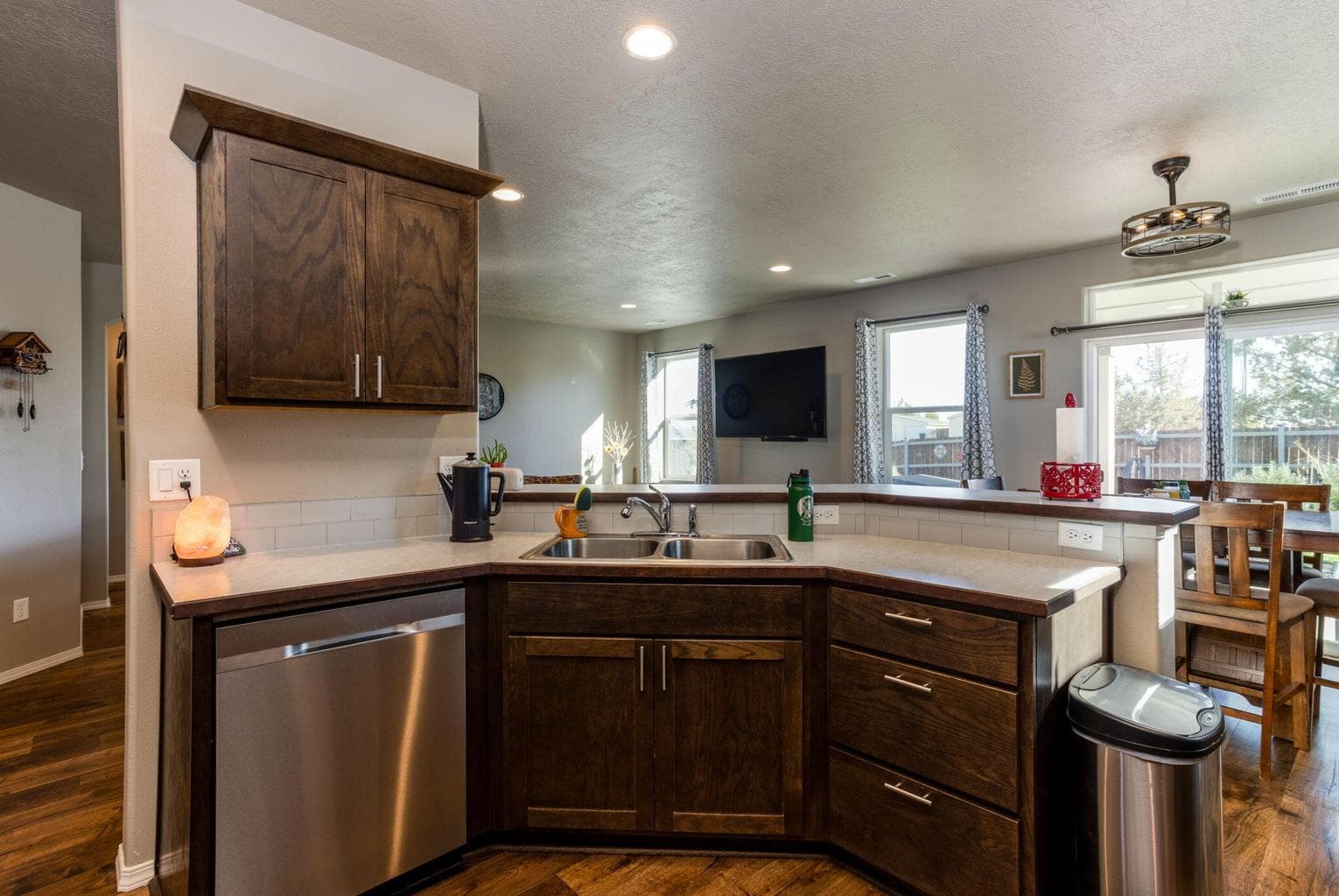 Photo of 805 SE Dacotah Court 9 of 34
