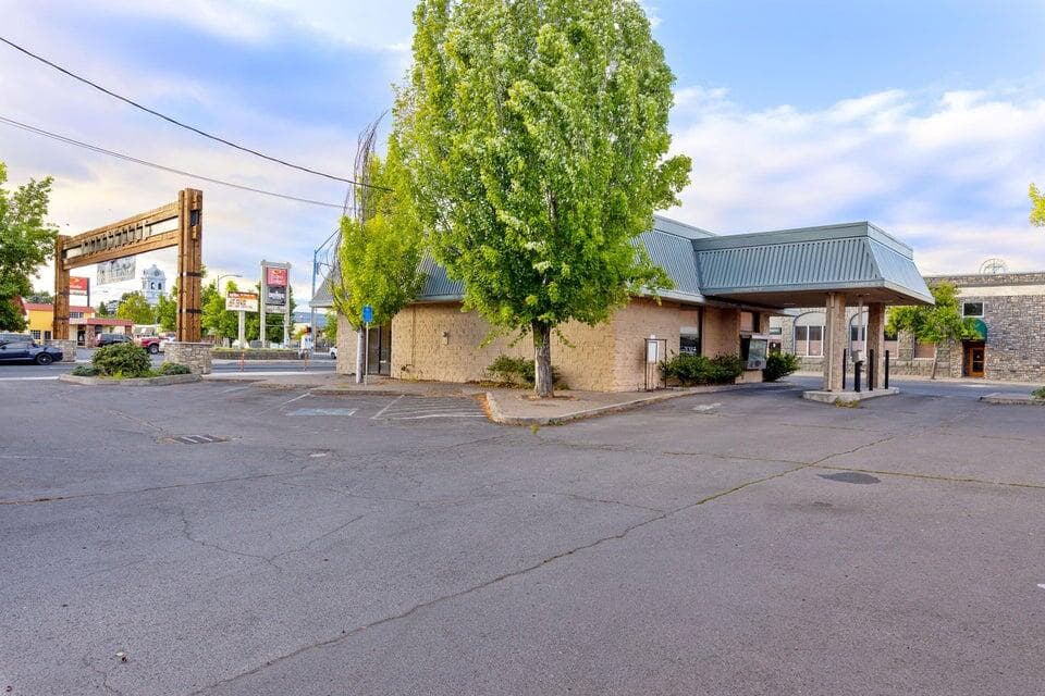 Photo of 103 NW 3rd Street 6 of 27