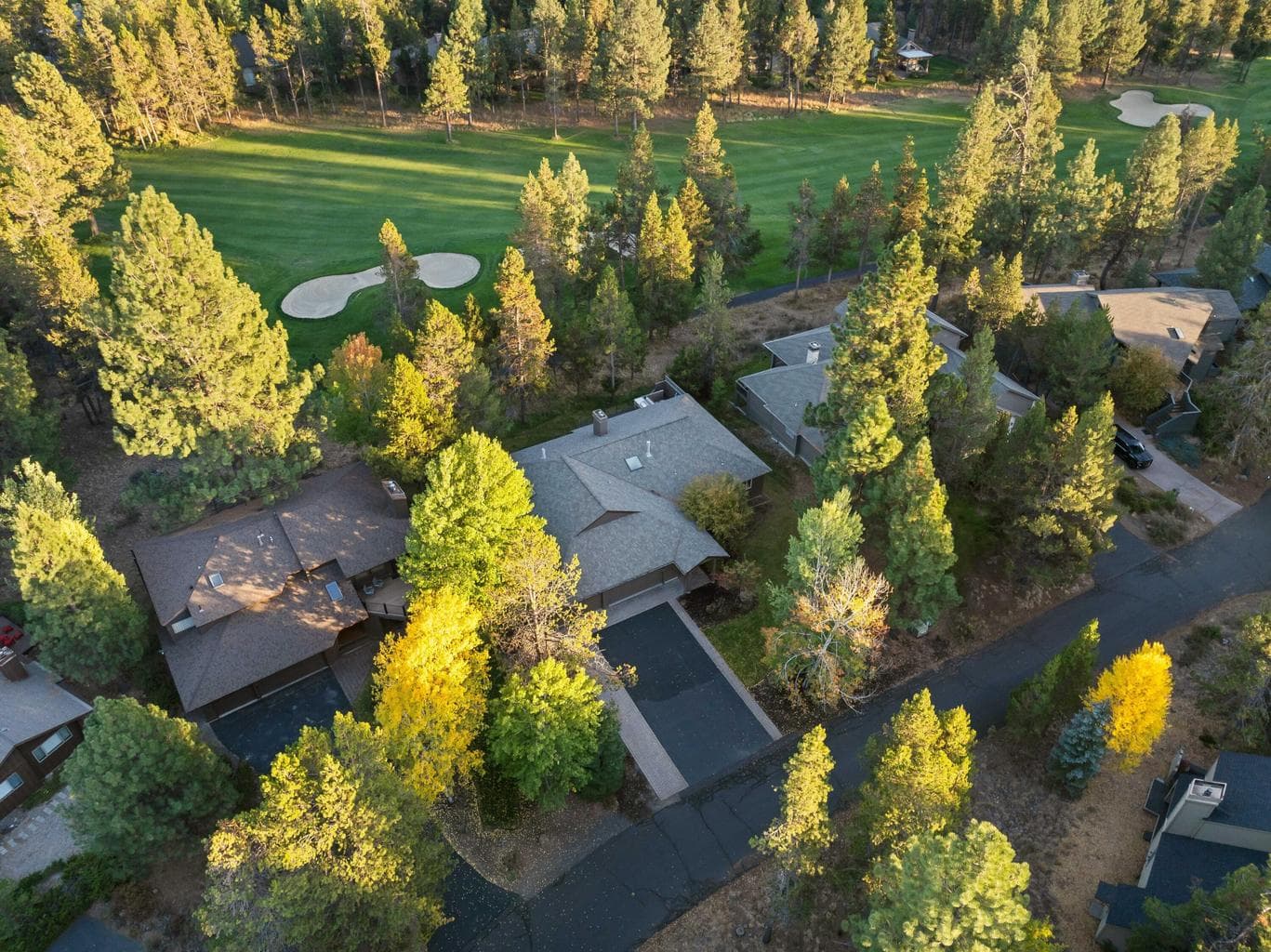 Welome to your Sunriver Resort Dream! Fully renovated inside & out with on-trend finishes and thoughtful amenities! Don't miss this amazing GC property!