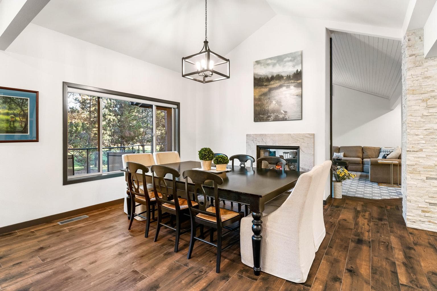 Beautiful & hard-wearing "hardwood" tile flows throughout the dining & sitting areas, kitchen, laundry, hallway and entry.