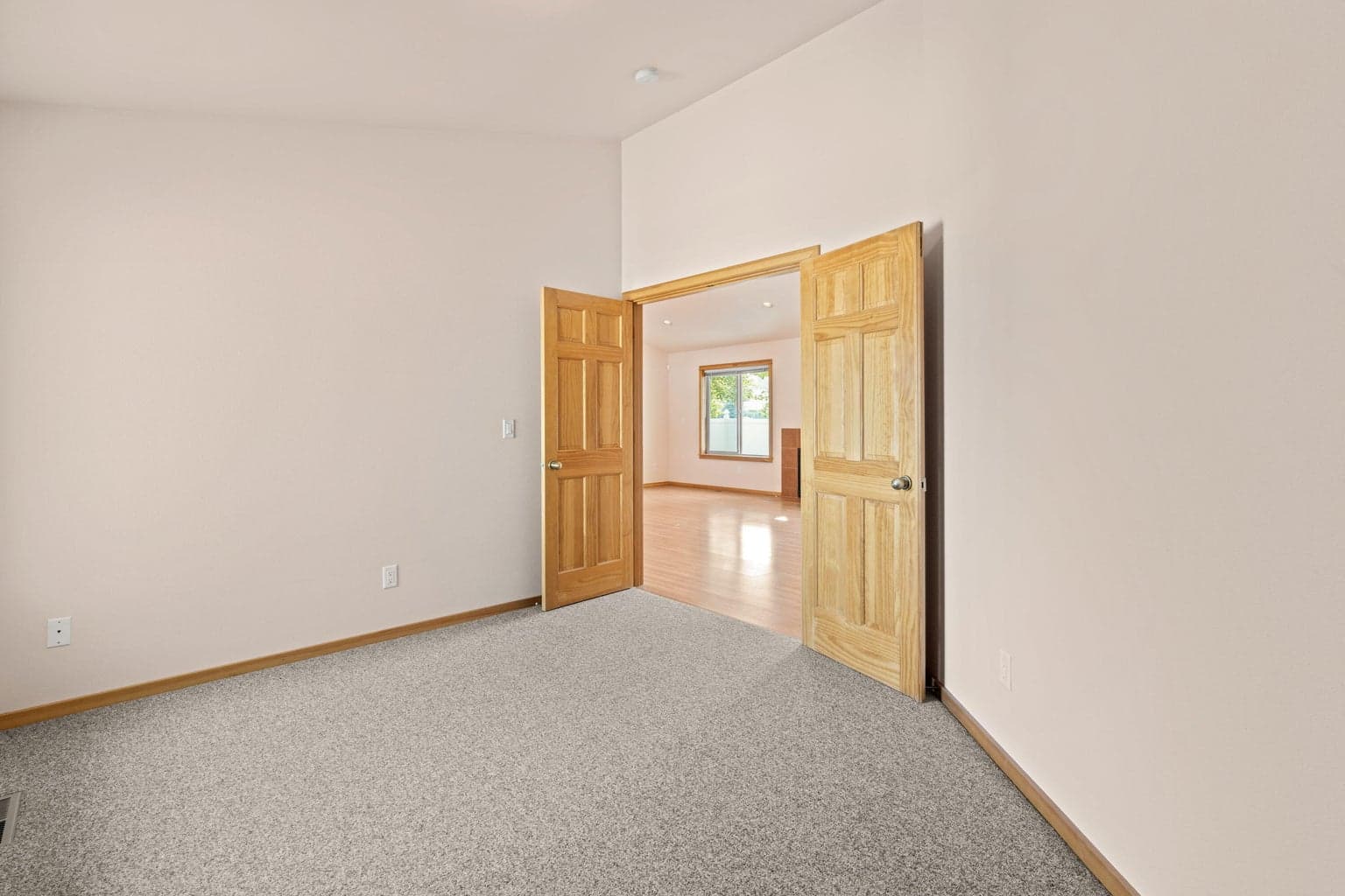 Photo of 16696 Oakridge Place 7 of 36