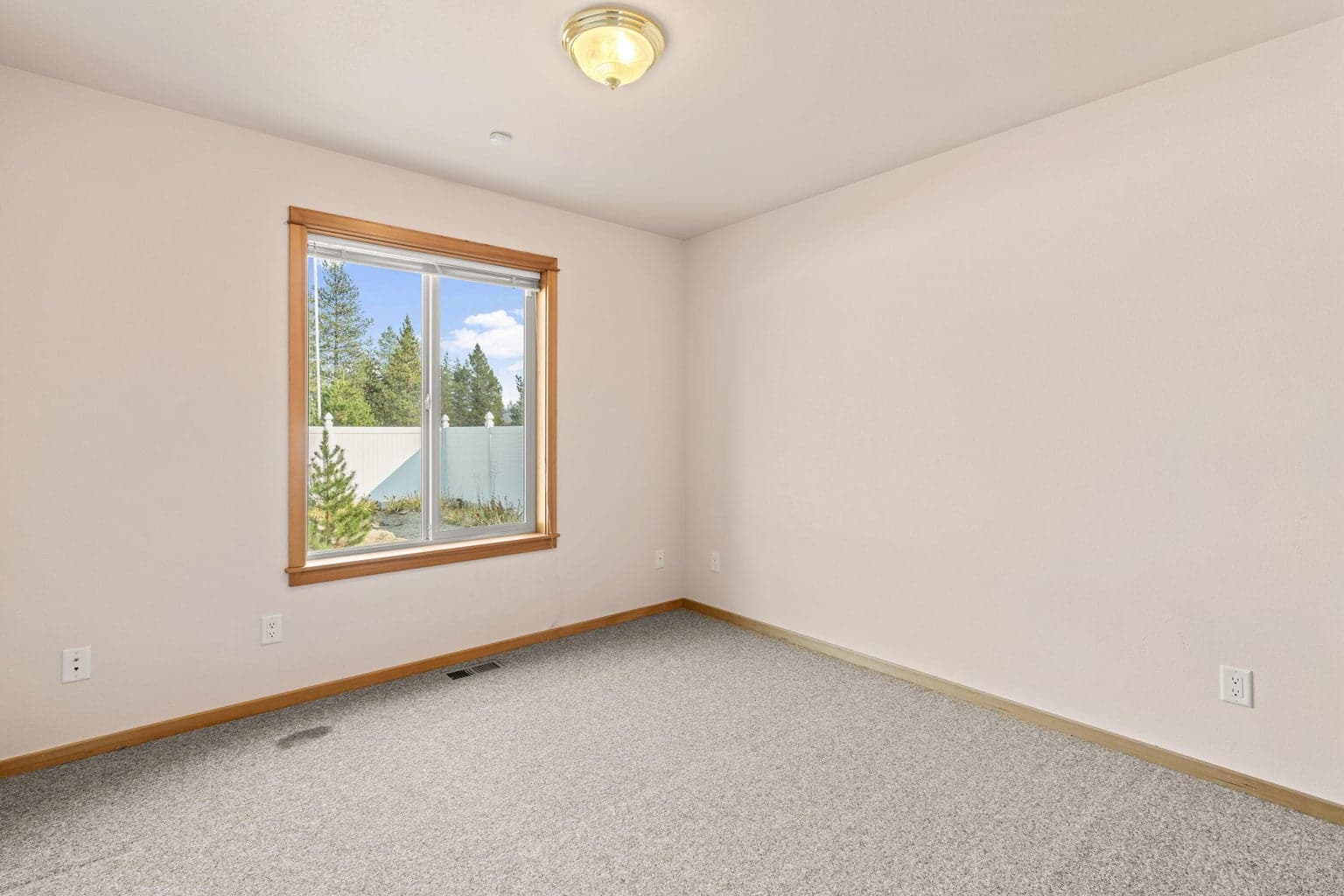 Photo of 16696 Oakridge Place 8 of 36
