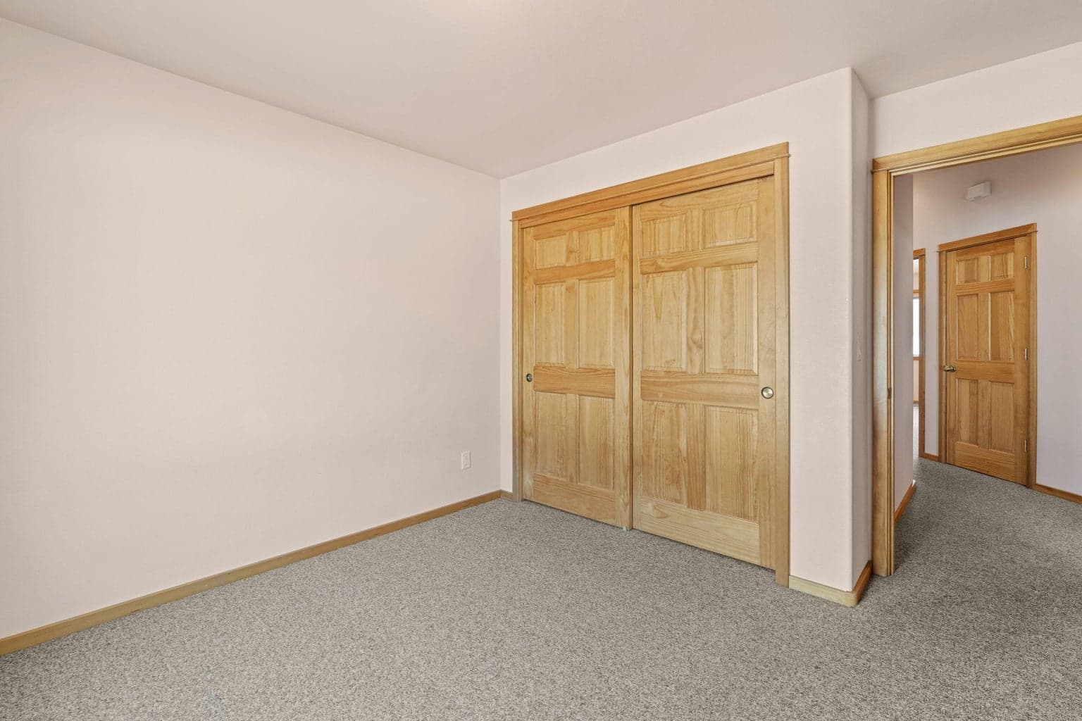 Photo of 16696 Oakridge Place 9 of 36