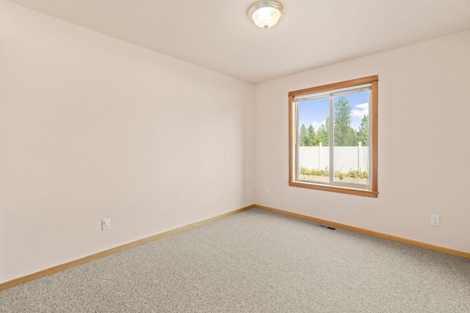 Photo of 16696 Oakridge Place 10 of 36
