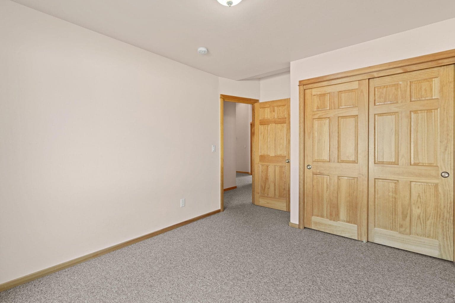 Photo of 16696 Oakridge Place 11 of 36