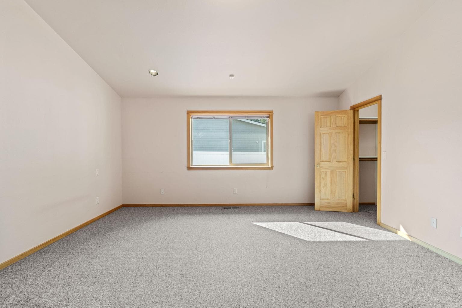 Photo of 16696 Oakridge Place 13 of 36