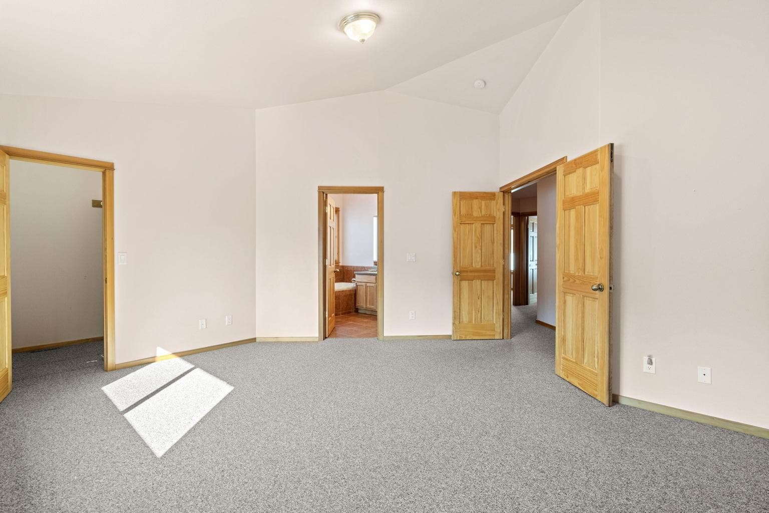 Photo of 16696 Oakridge Place 14 of 36