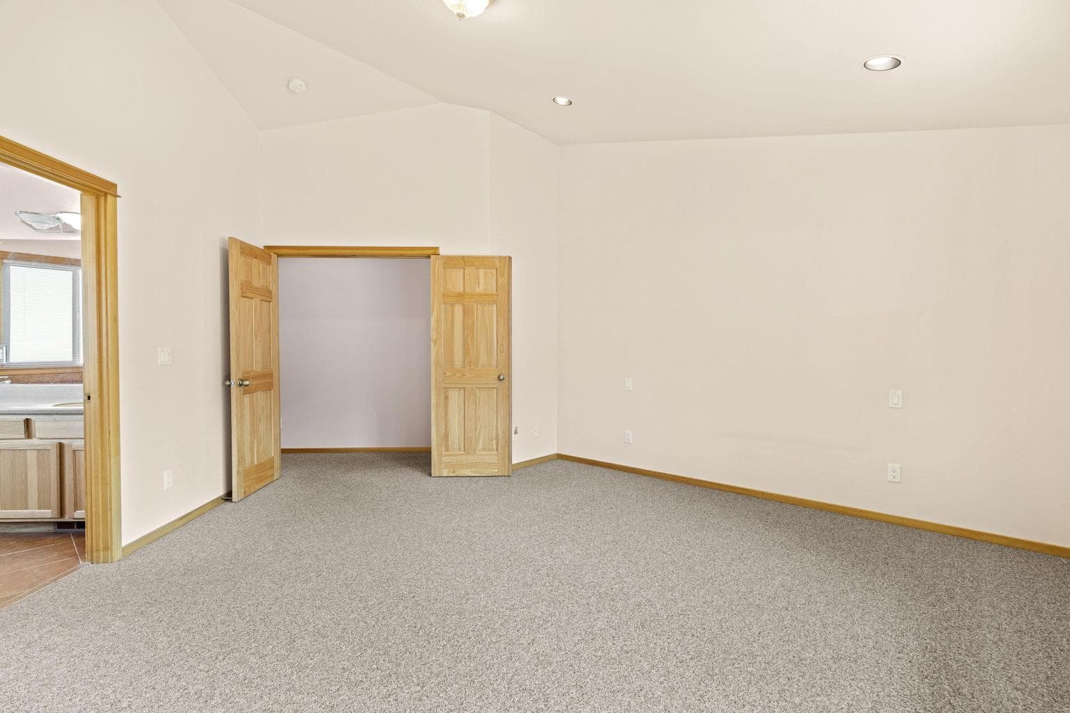 Photo of 16696 Oakridge Place 15 of 36