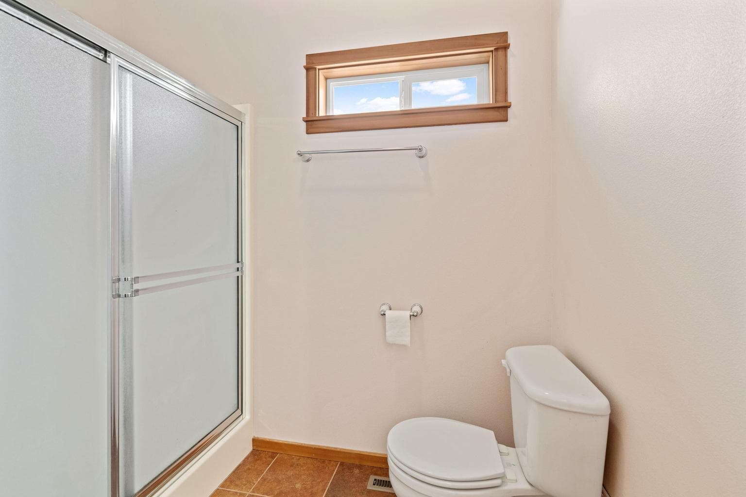 Photo of 16696 Oakridge Place 18 of 36