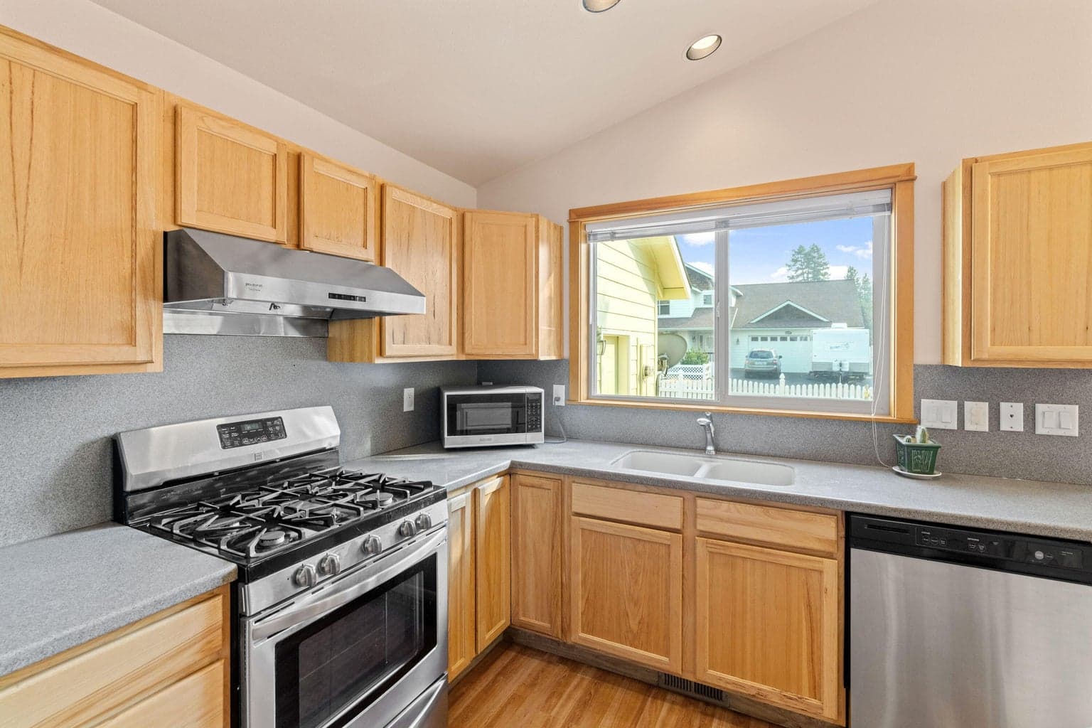 Photo of 16696 Oakridge Place 23 of 36