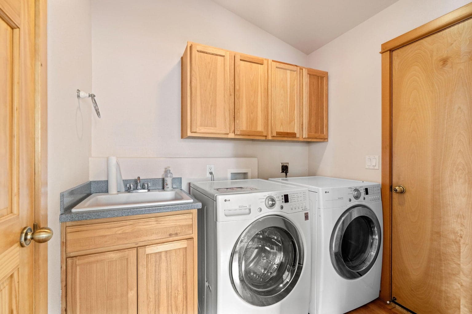 Photo of 16696 Oakridge Place 25 of 36