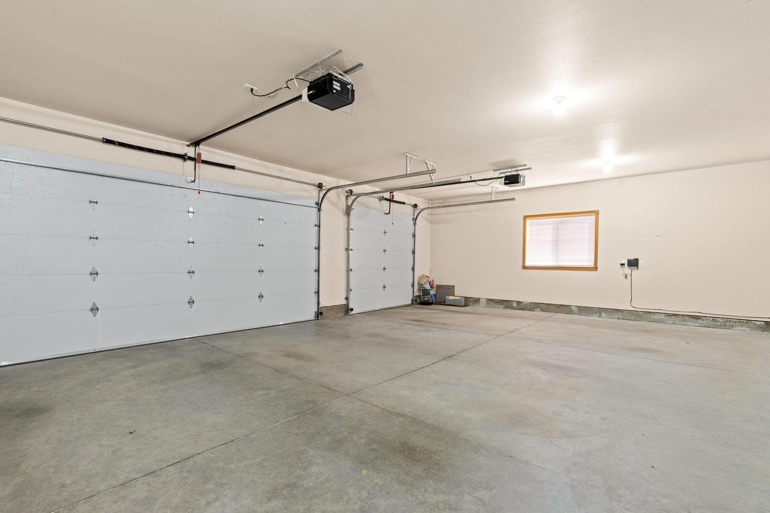 Photo of 16696 Oakridge Place 27 of 36