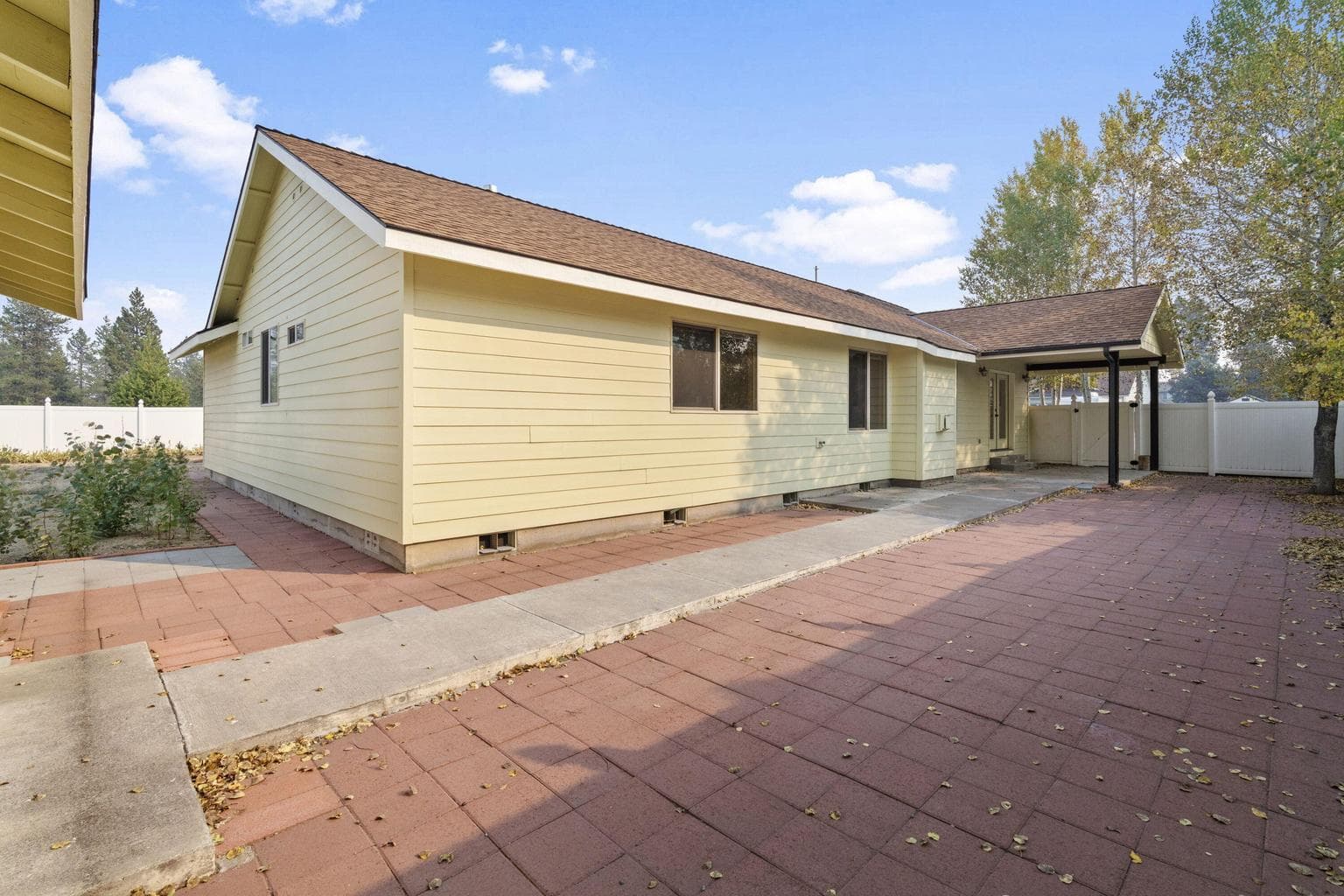 Photo of 16696 Oakridge Place 30 of 36