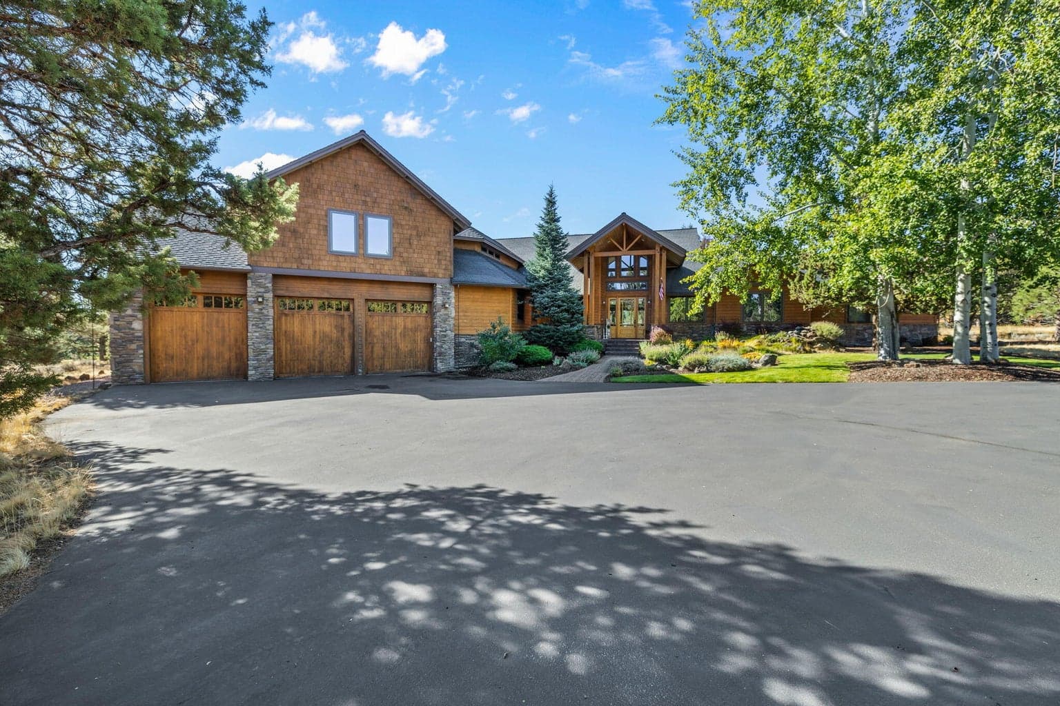 5 Car Garage w/10'Doors