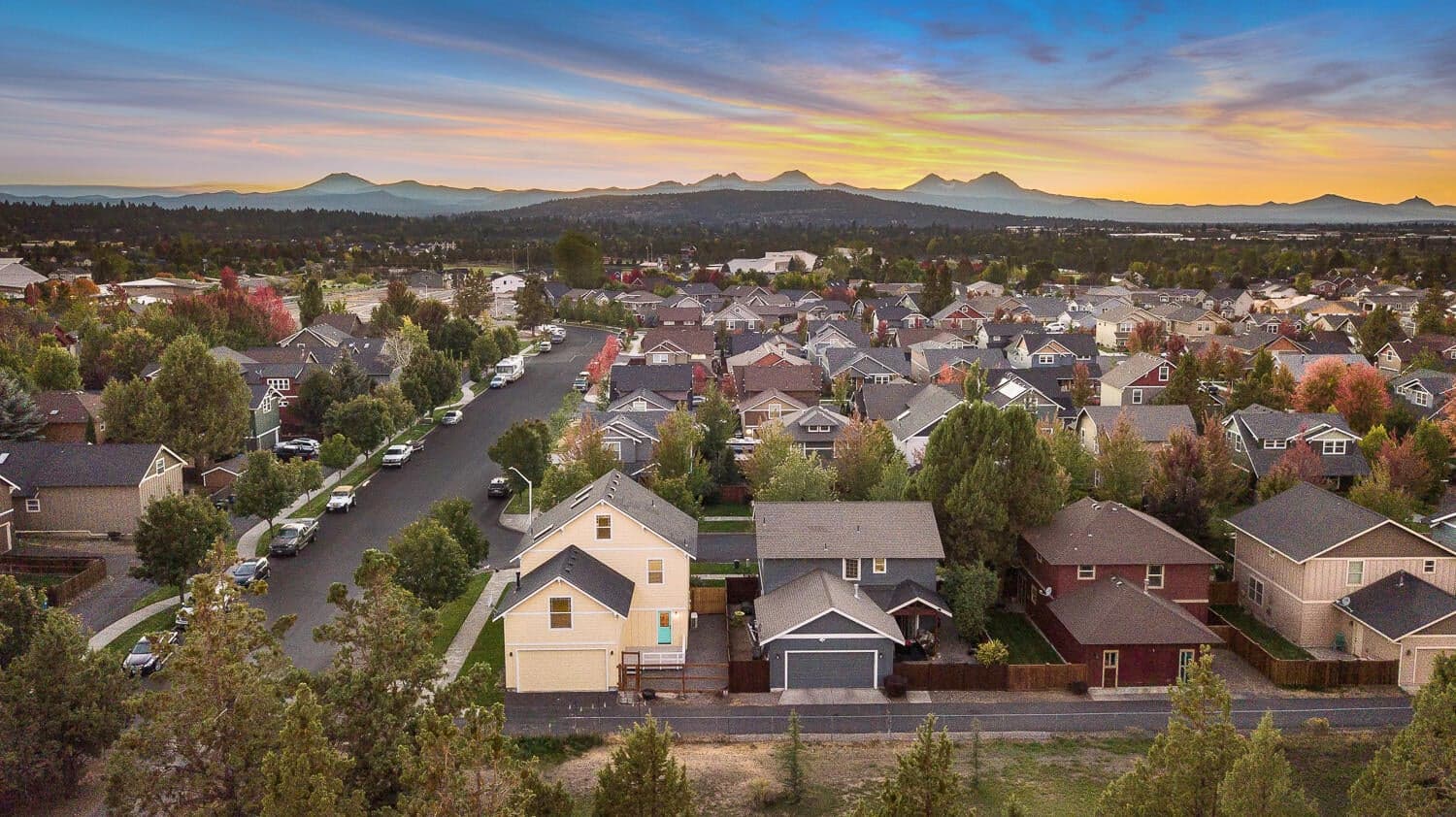 Beautiful Cascade Mountain sunsets can be seen from the primary bedroom and the upstairs loft