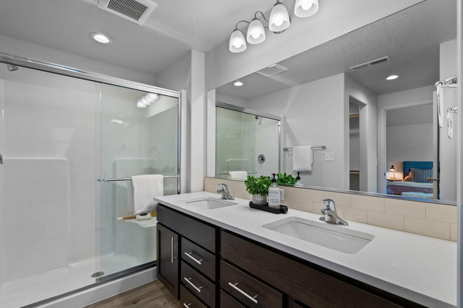 Photo of 652 NW Xavier Avenue 6 of 9