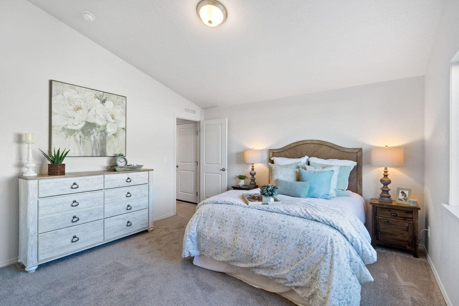 Photo of 652 NW Xavier Avenue 8 of 9