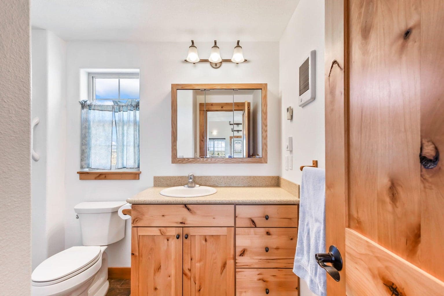 Main floor full bathroom