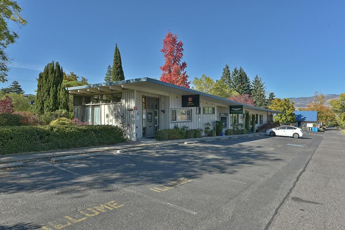 Photo of 993 Siskiyou 3 of 50