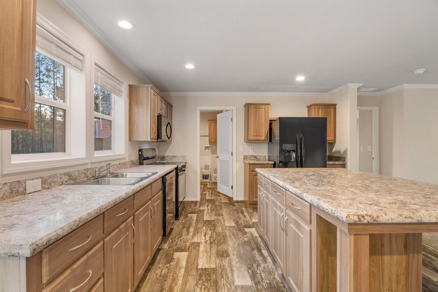 Photo of 16185 South Drive 8 of 27