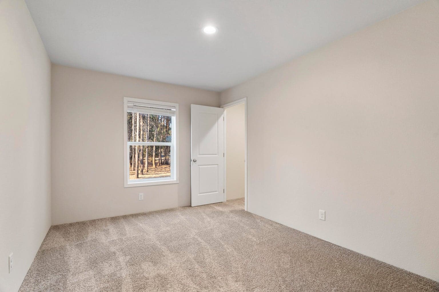 Photo of 16185 South Drive 14 of 27