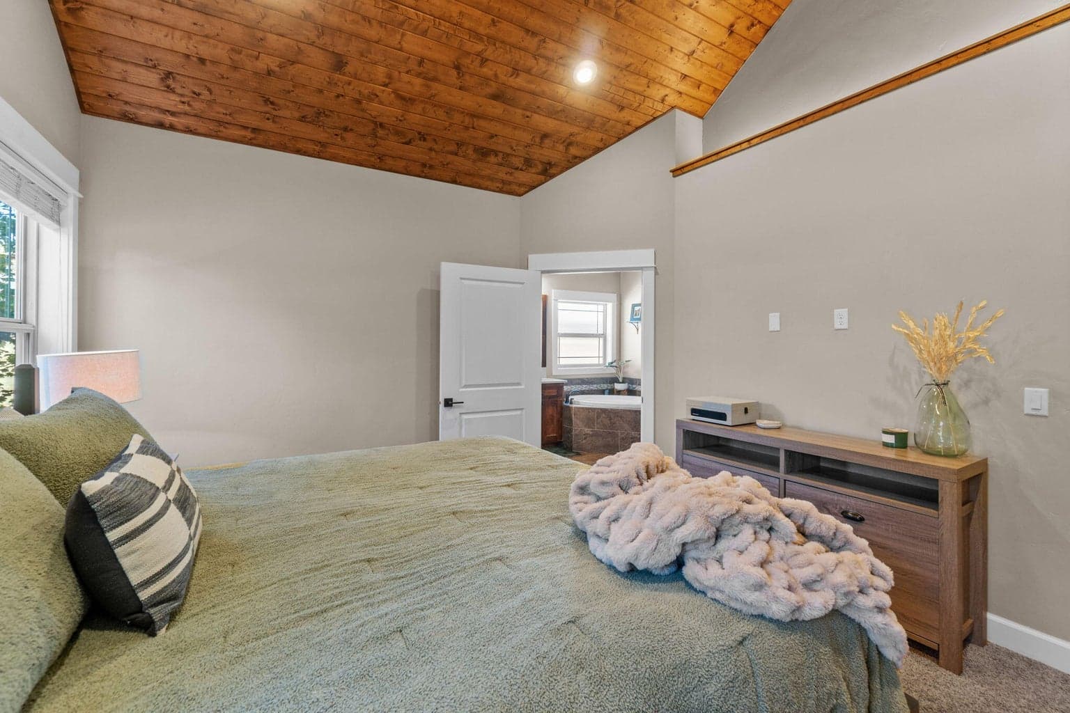 Photo of 3121 SE Breese Way 14 of 46