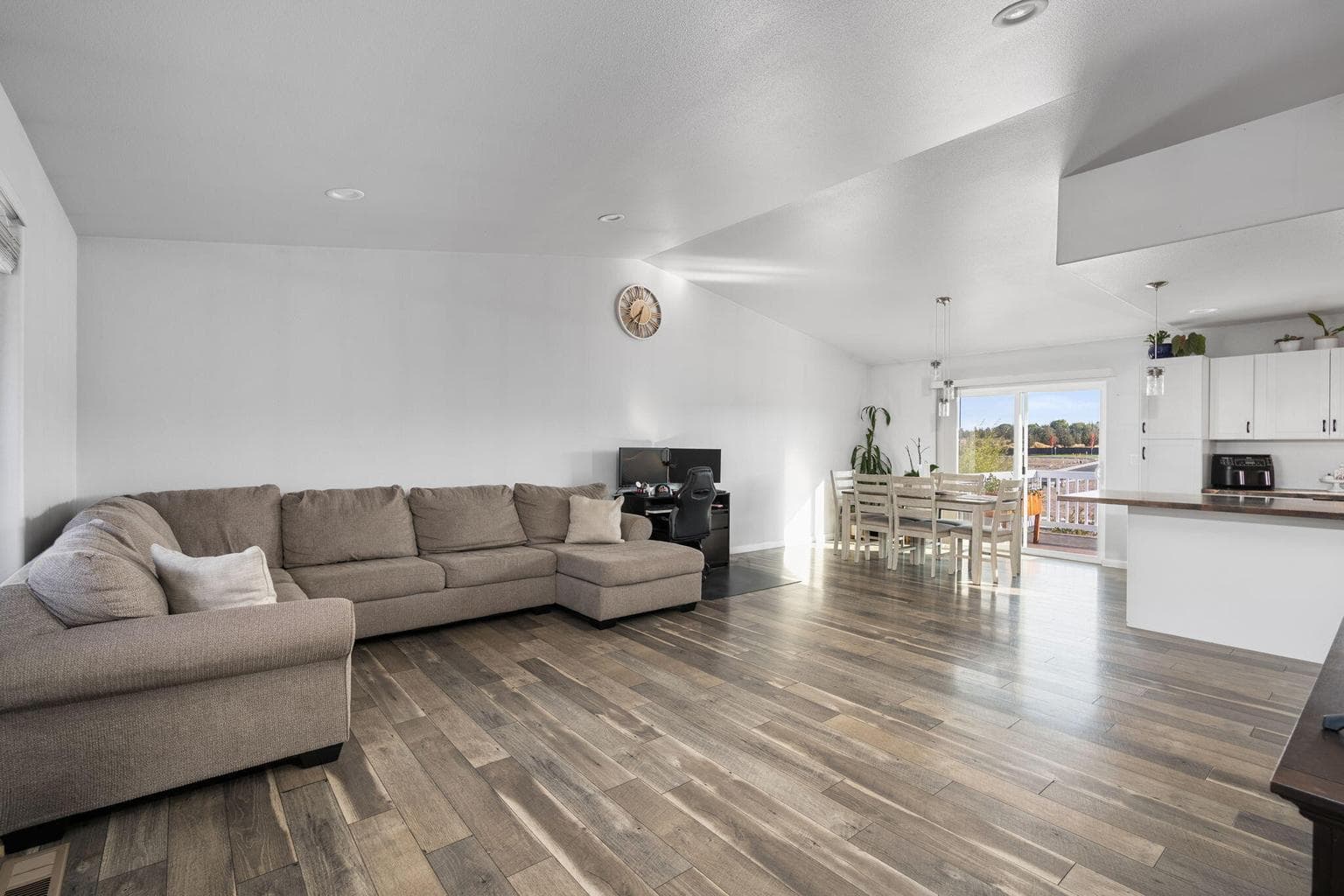 Photo of 181 SE Tracie Street 12 of 41