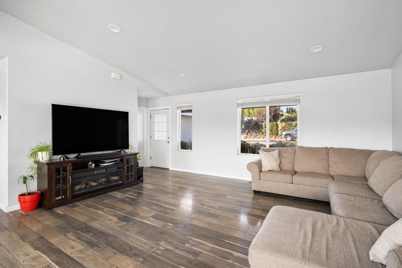 Photo of 181 SE Tracie Street 13 of 41