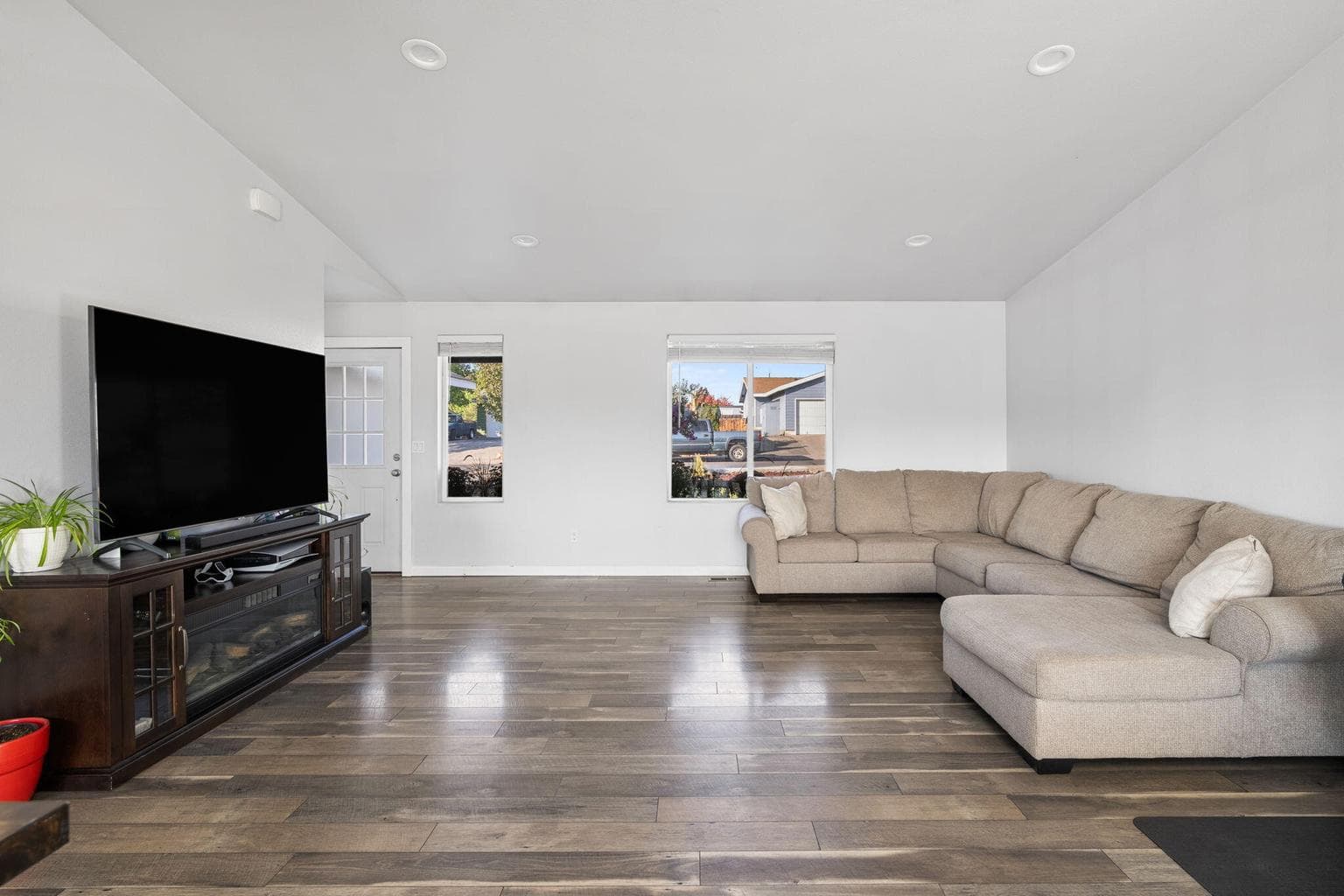Photo of 181 SE Tracie Street 11 of 41