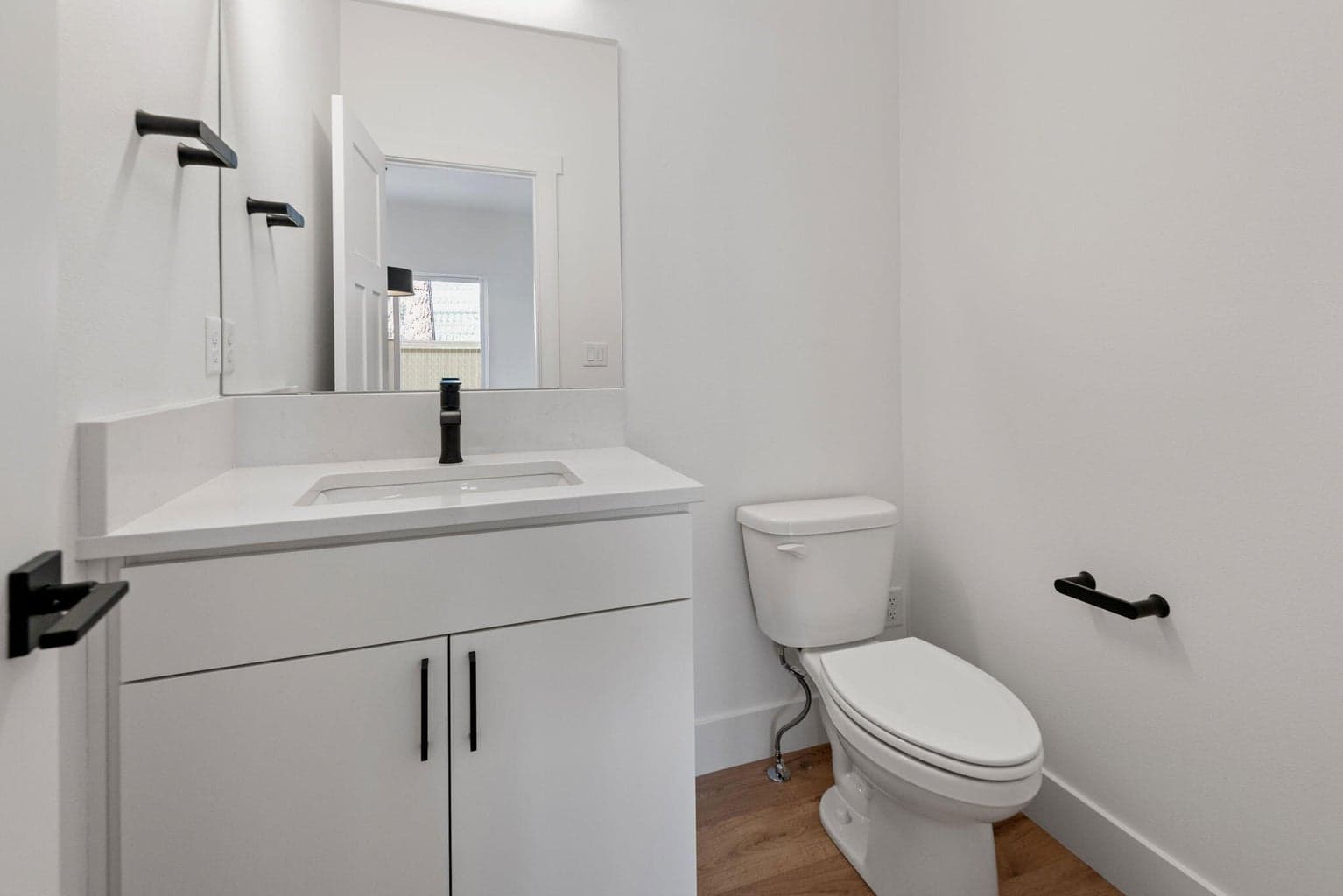 Photo of 930 W Linda Avenue 6 of 30