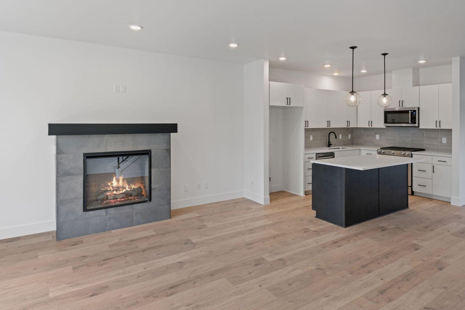Photo of 930 W Linda Avenue 8 of 30