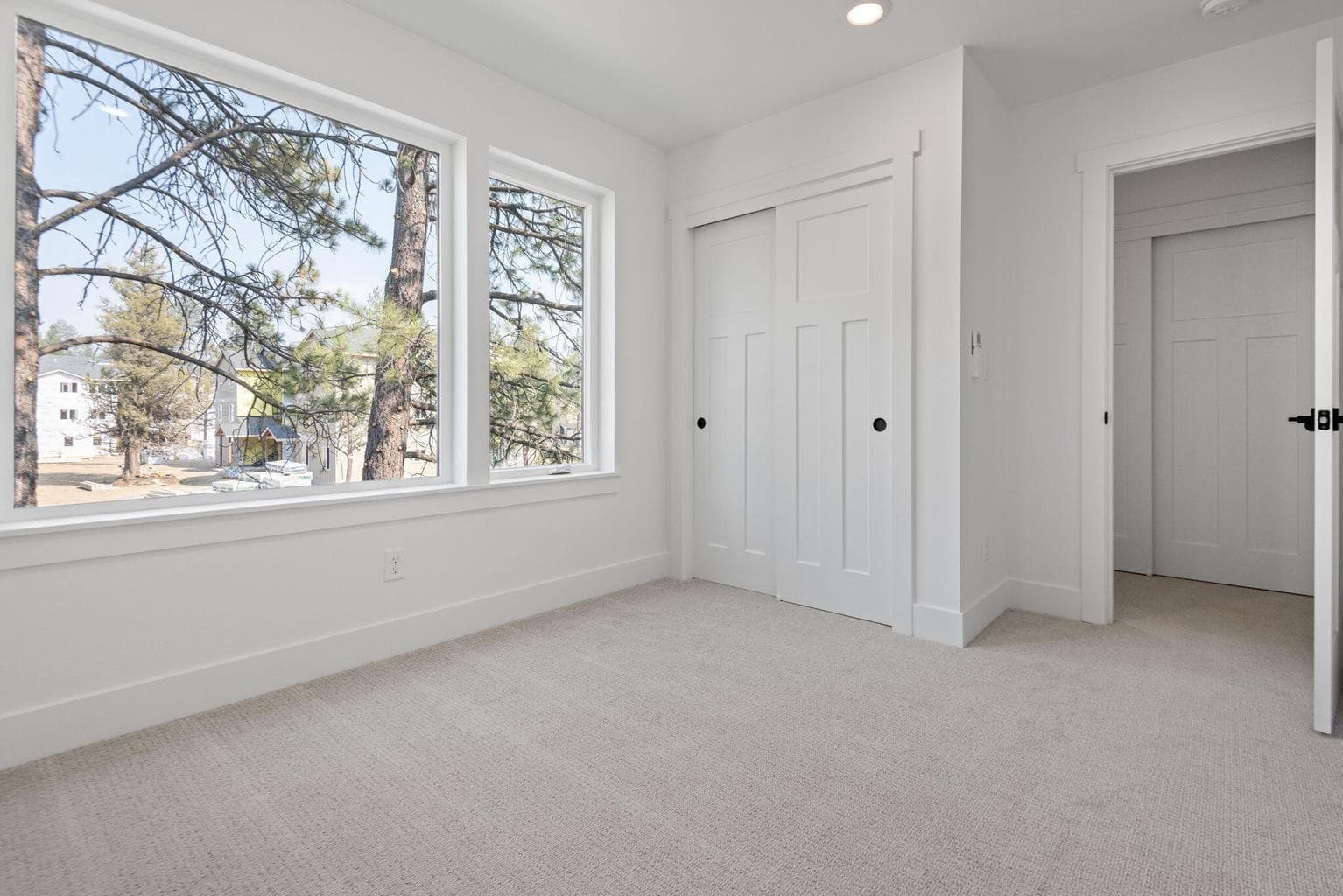 Photo of 930 W Linda Avenue 12 of 30