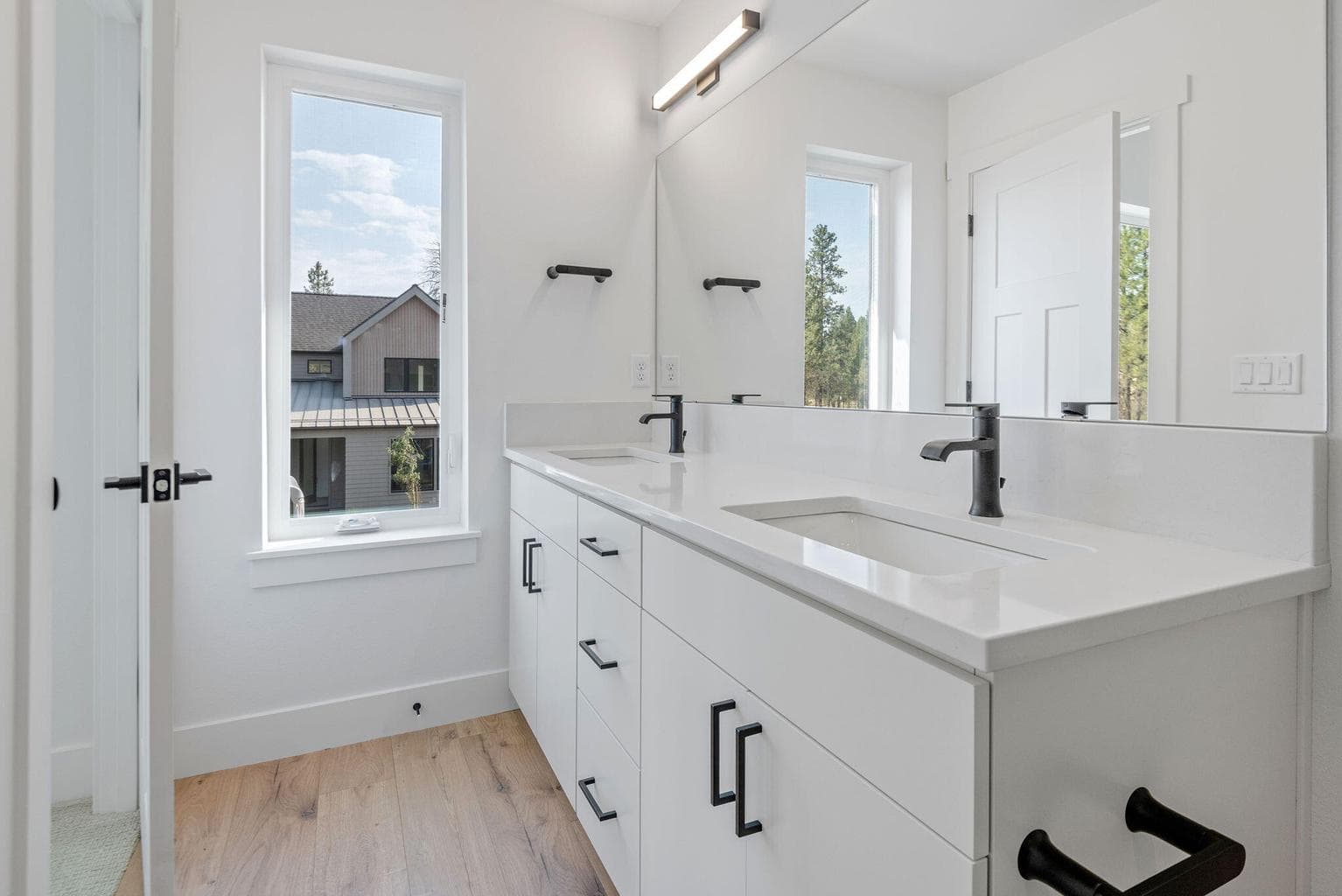 Photo of 930 W Linda Avenue 17 of 30