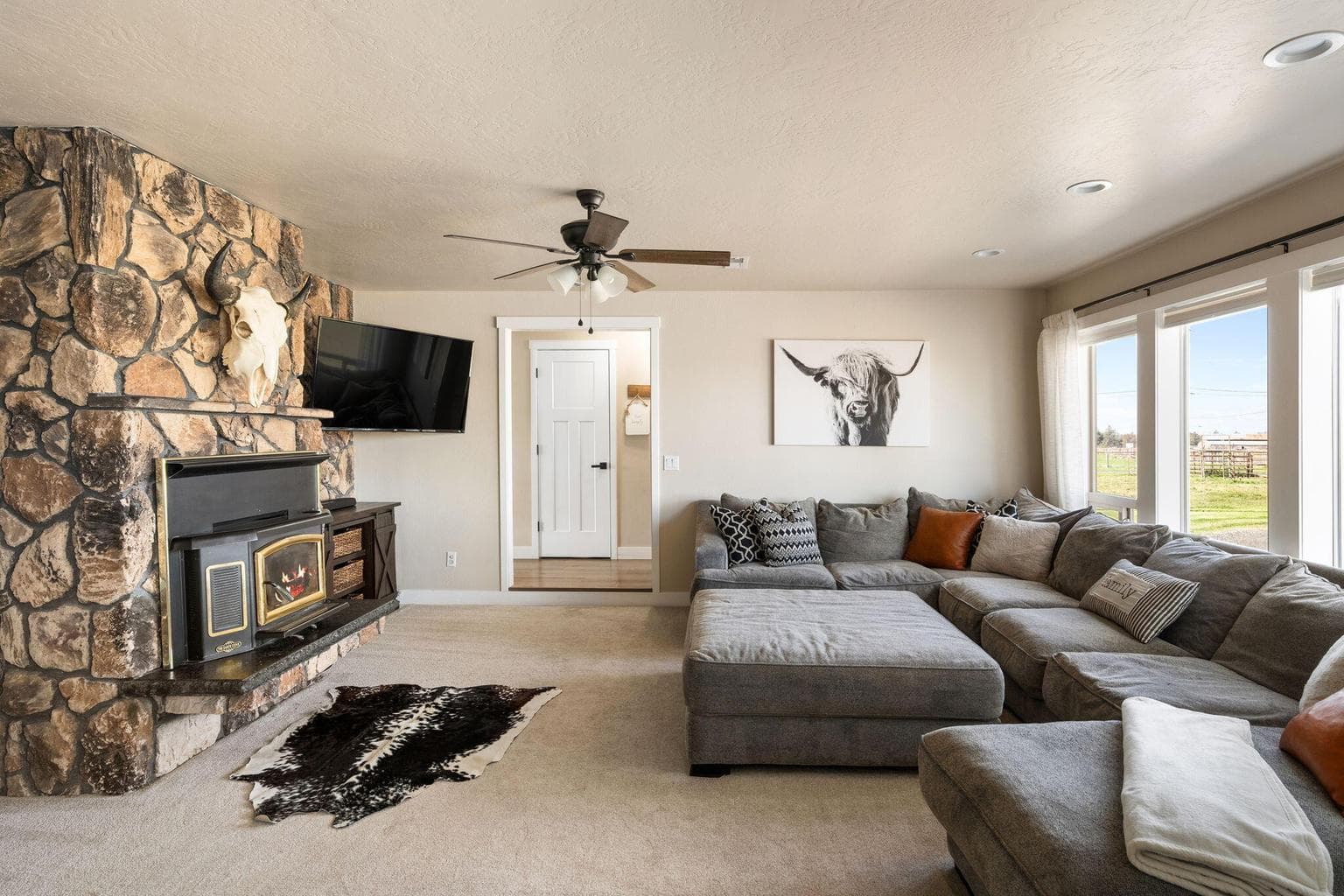 Photo of 3180 NW Hemlock Avenue 21 of 56
