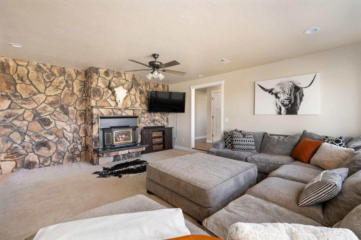 Photo of 3180 NW Hemlock Avenue 22 of 56