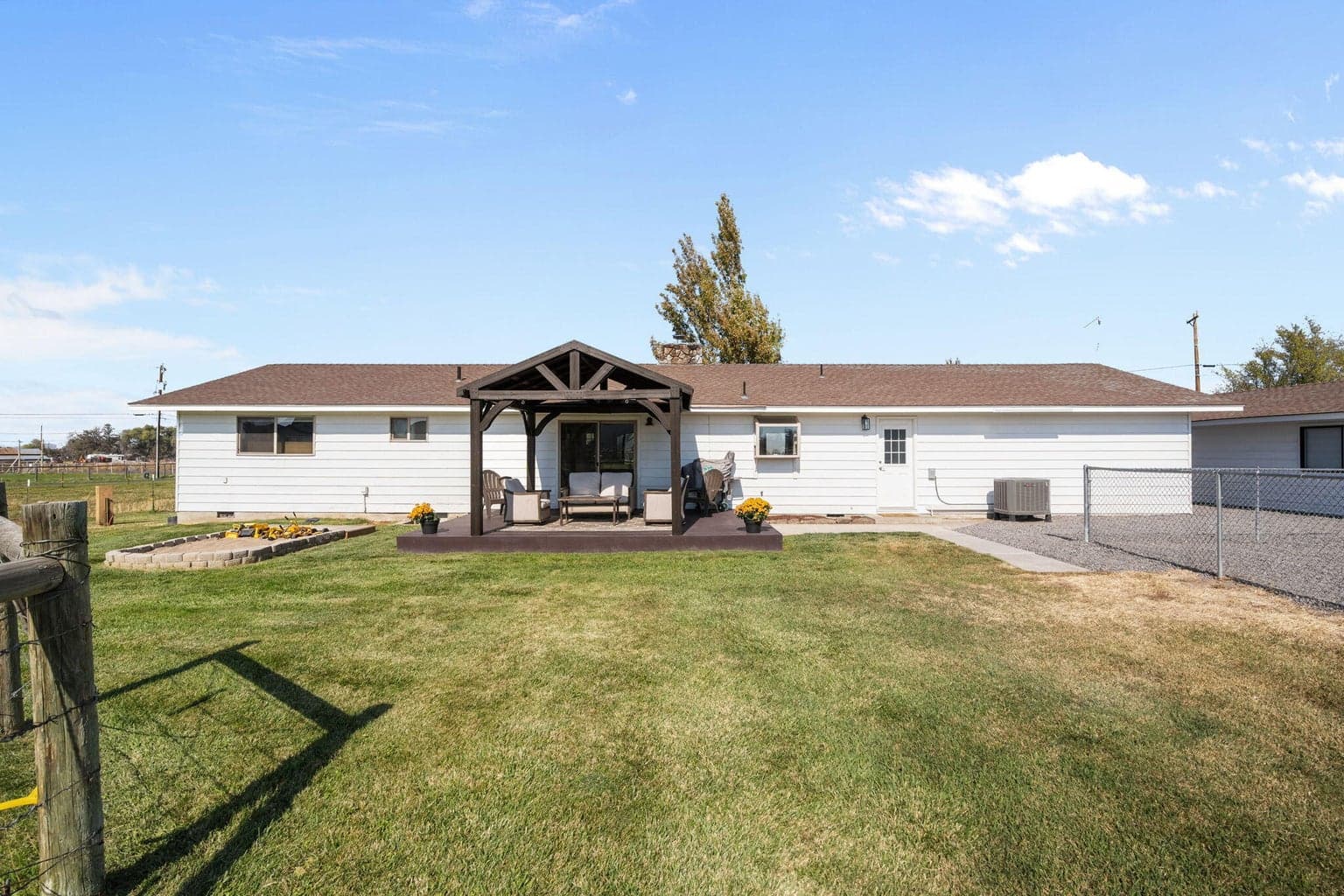 Photo of 3180 NW Hemlock Avenue 37 of 56