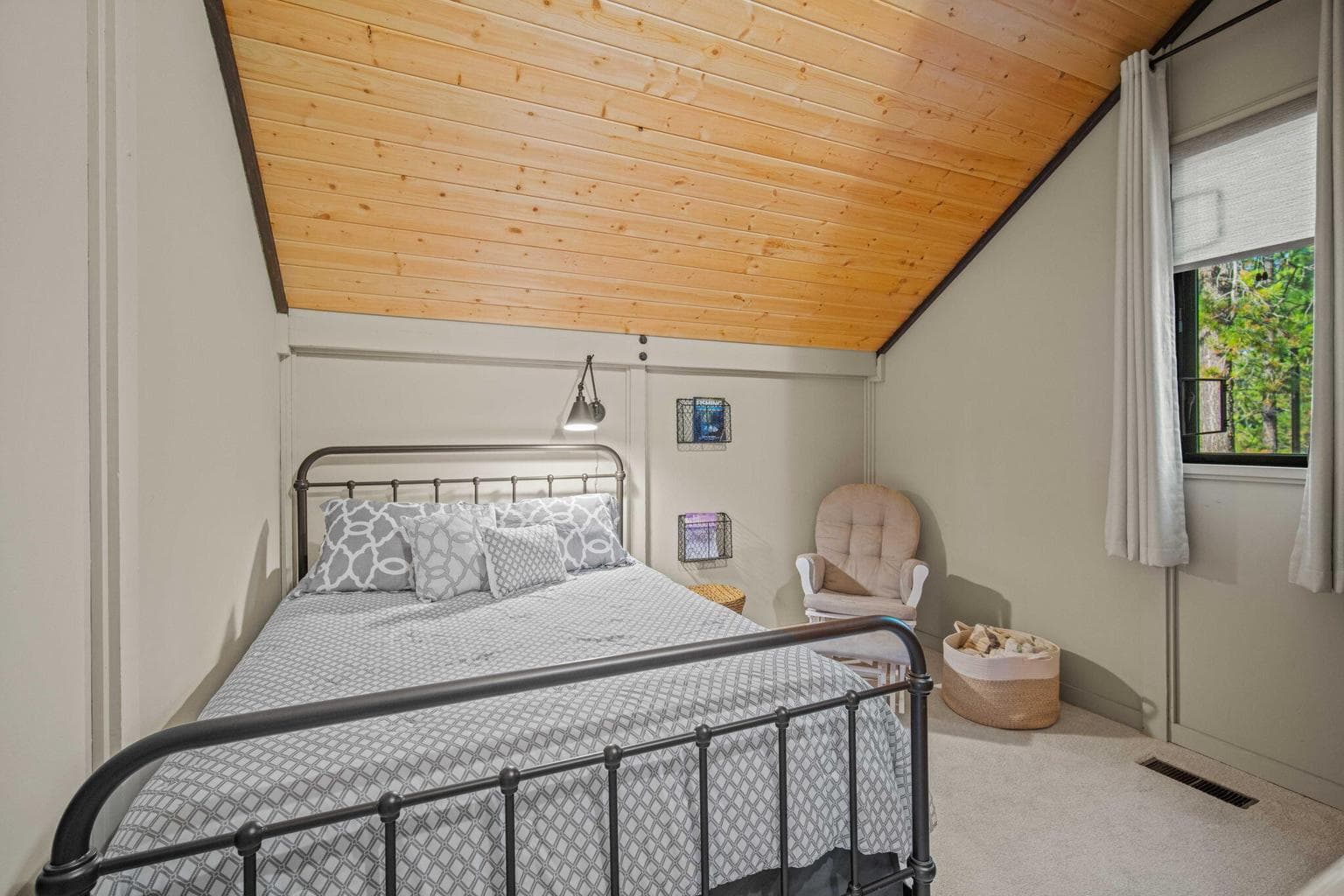 Photo of 17673 Cluster Cabin Lane 16 of 35