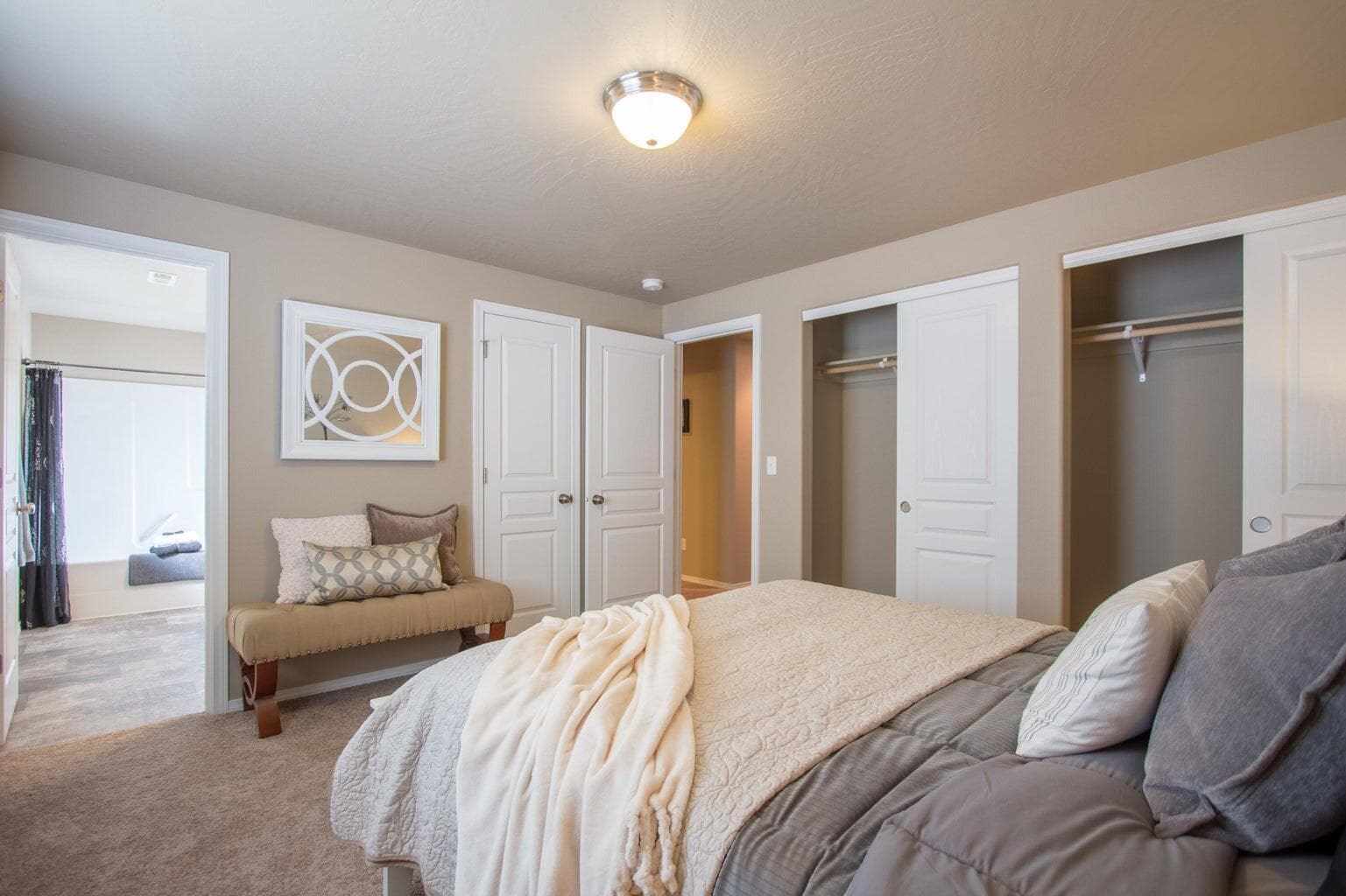 Photo of 676 NW Xavier Avenue 7 of 12