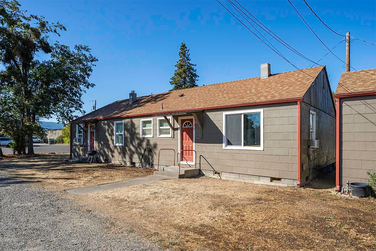 Row of one triplex and two duplexes