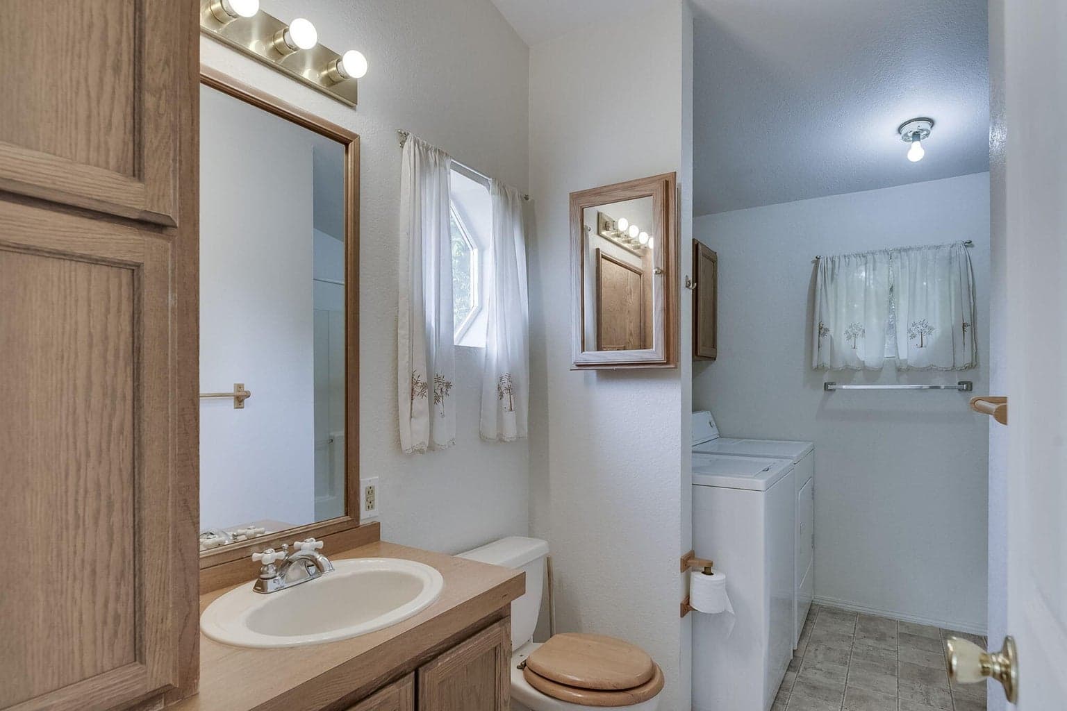 Photo of 3650 SW Canal Boulevard 14 of 35