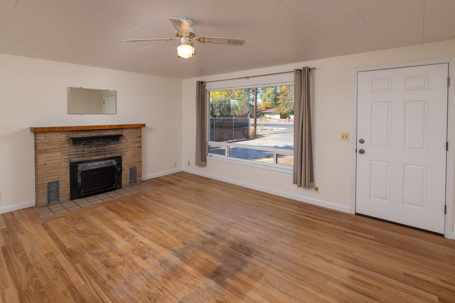 Photo of 2402 NE 3rd Street 7 of 19