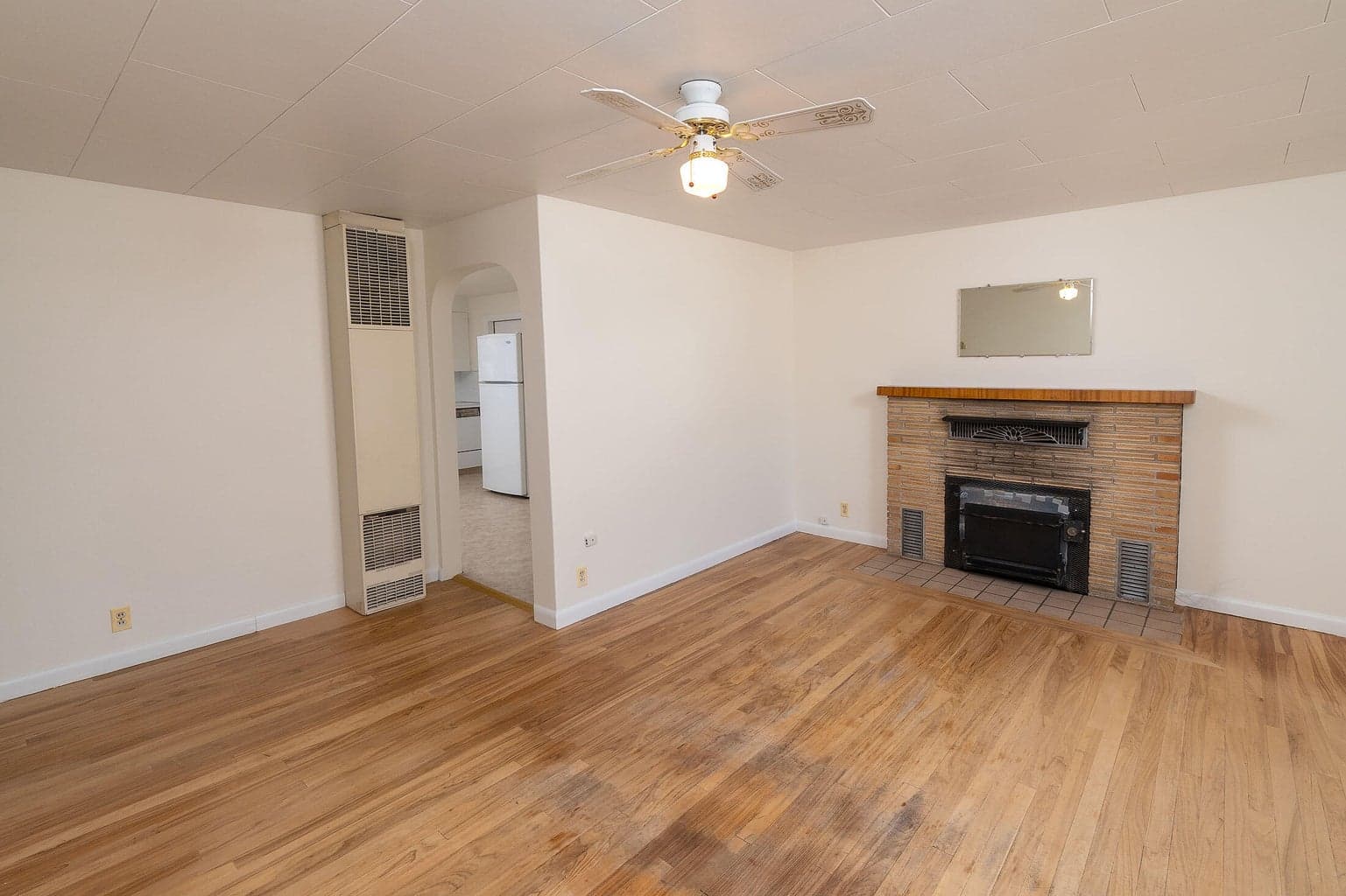 Photo of 2402 NE 3rd Street 6 of 19