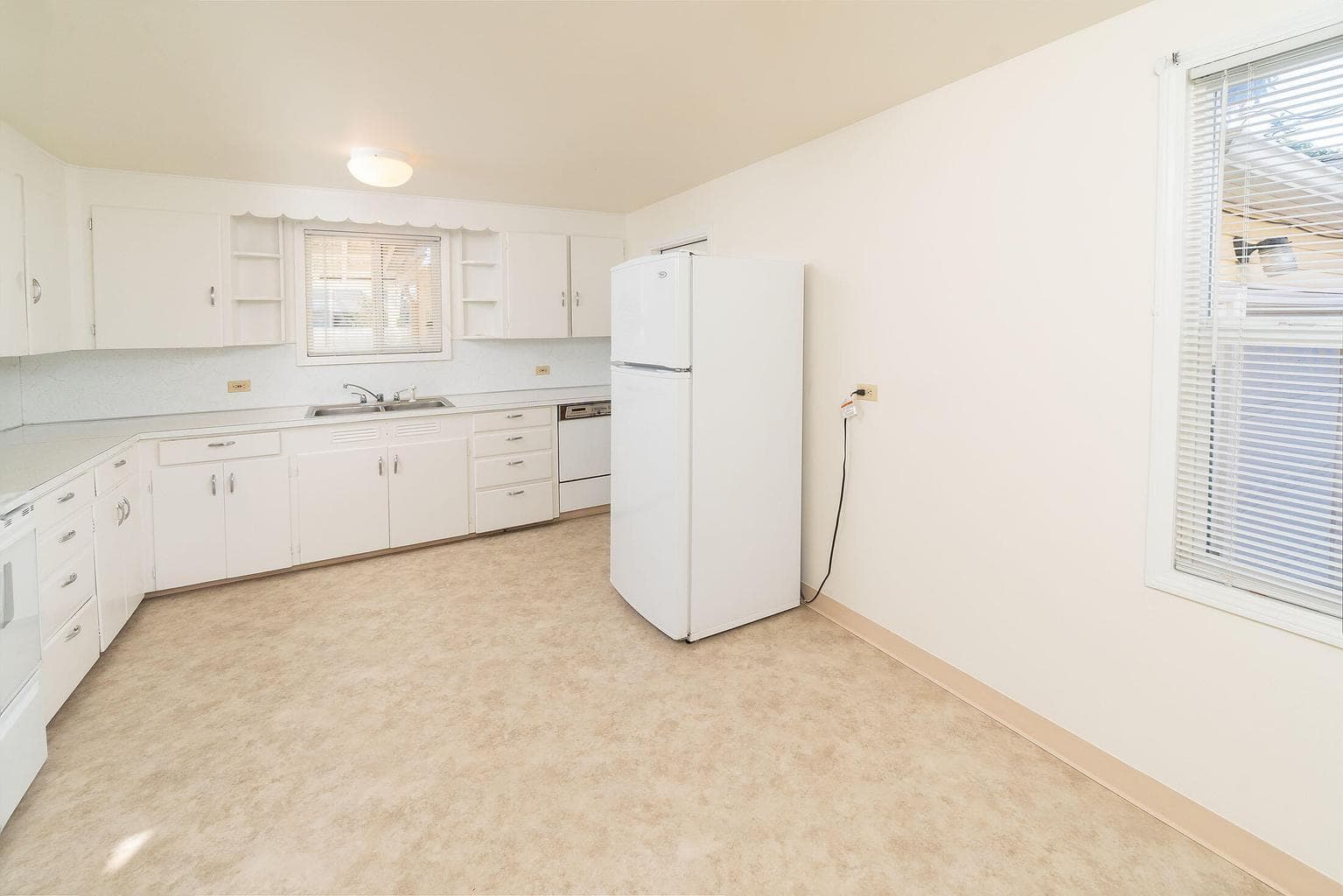 Photo of 2402 NE 3rd Street 9 of 19
