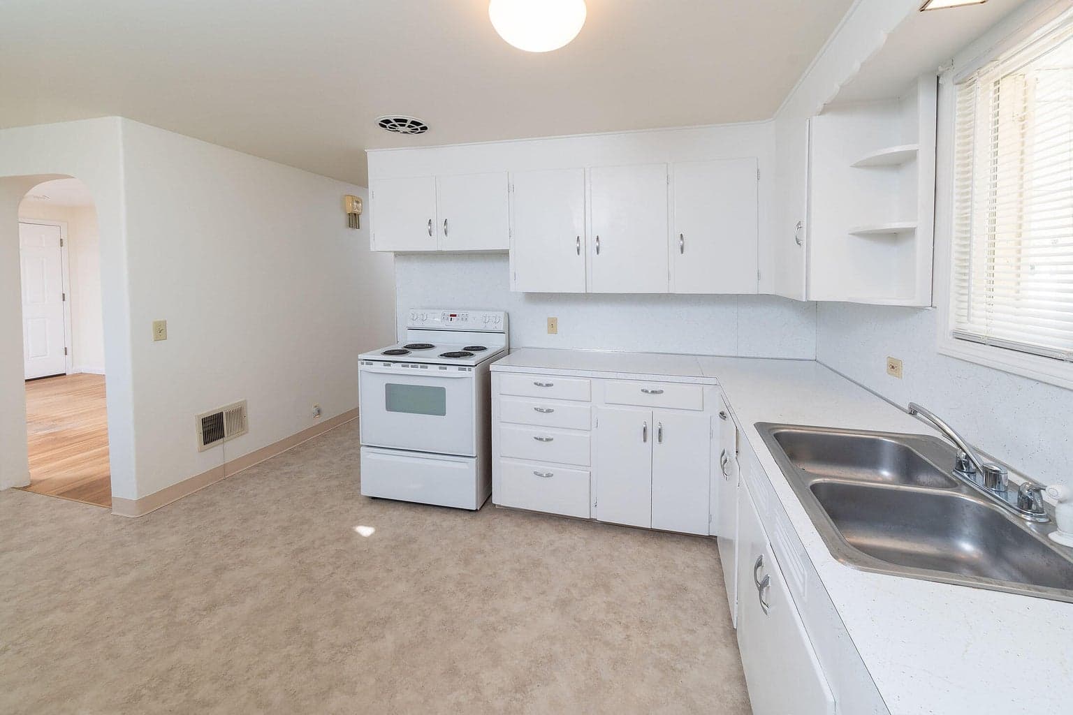 Photo of 2402 NE 3rd Street 8 of 19
