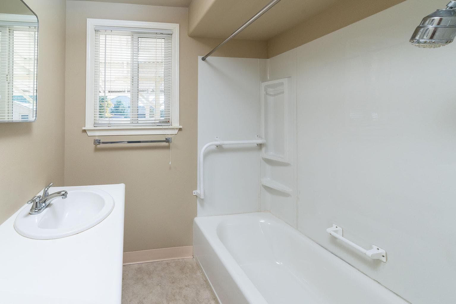 Photo of 2402 NE 3rd Street 11 of 19