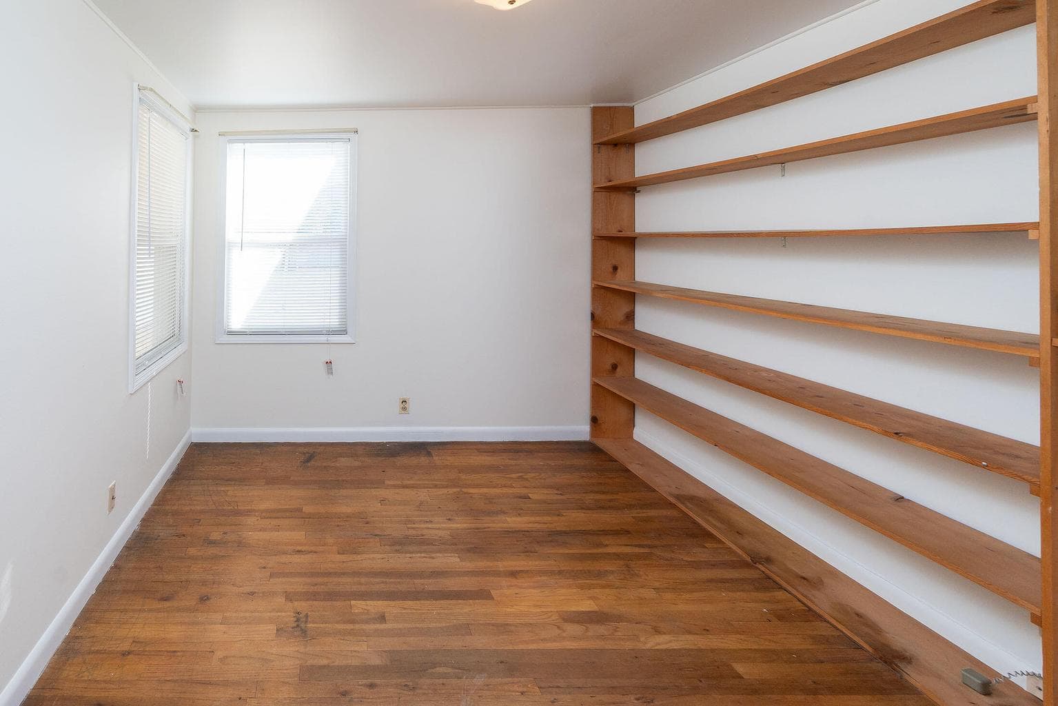 Photo of 2402 NE 3rd Street 12 of 19